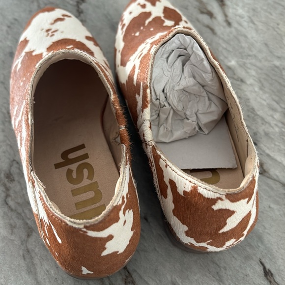 Hush Puppies cowhide / cow print western bootie / "Sienna shootie" sz 9.5M - Picture 2 of 4